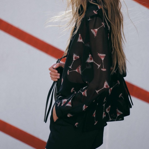 Zara semi semi blouse, size large. - Picture 2 of 4